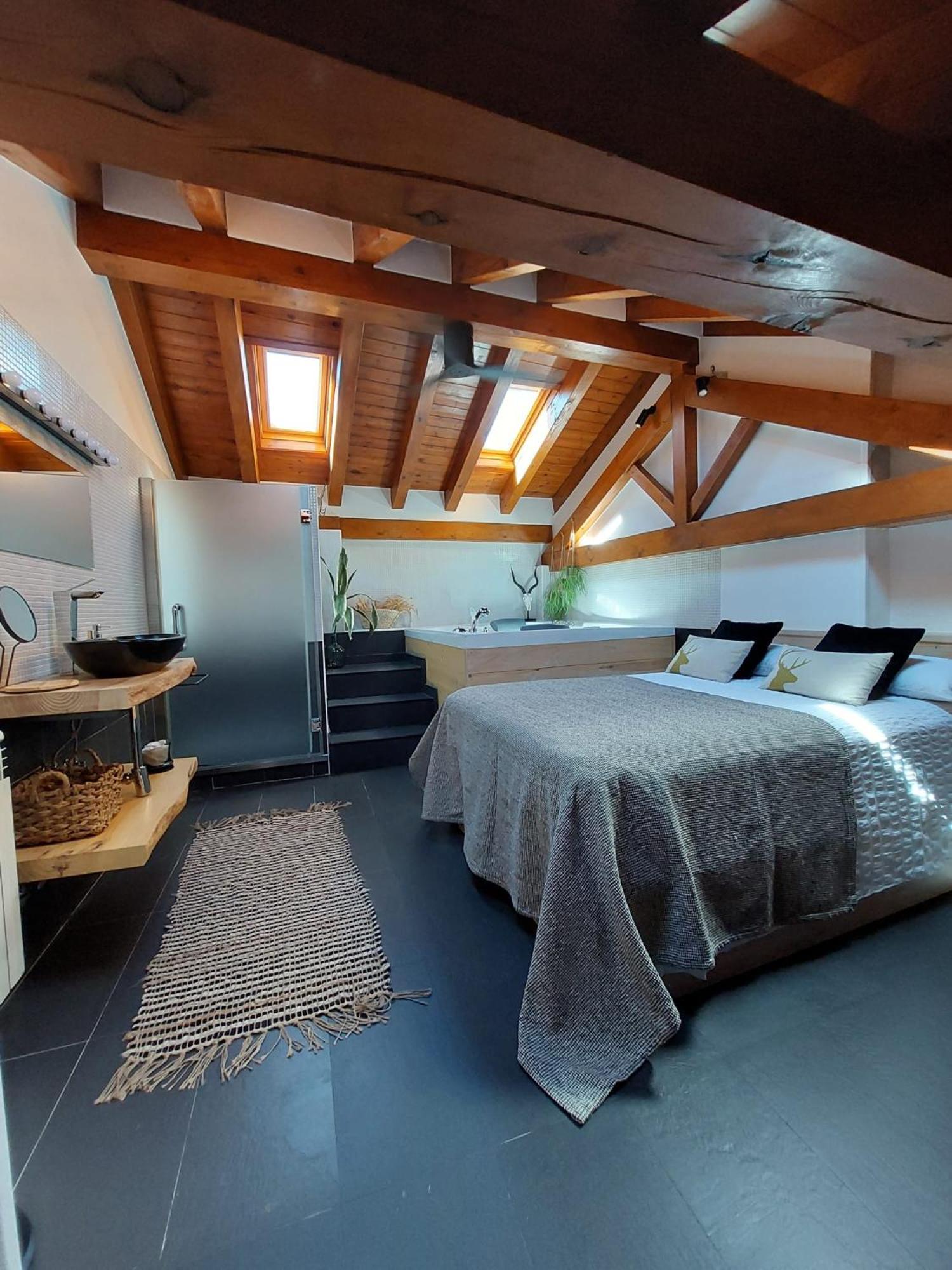Lo Attic Apartment Sort