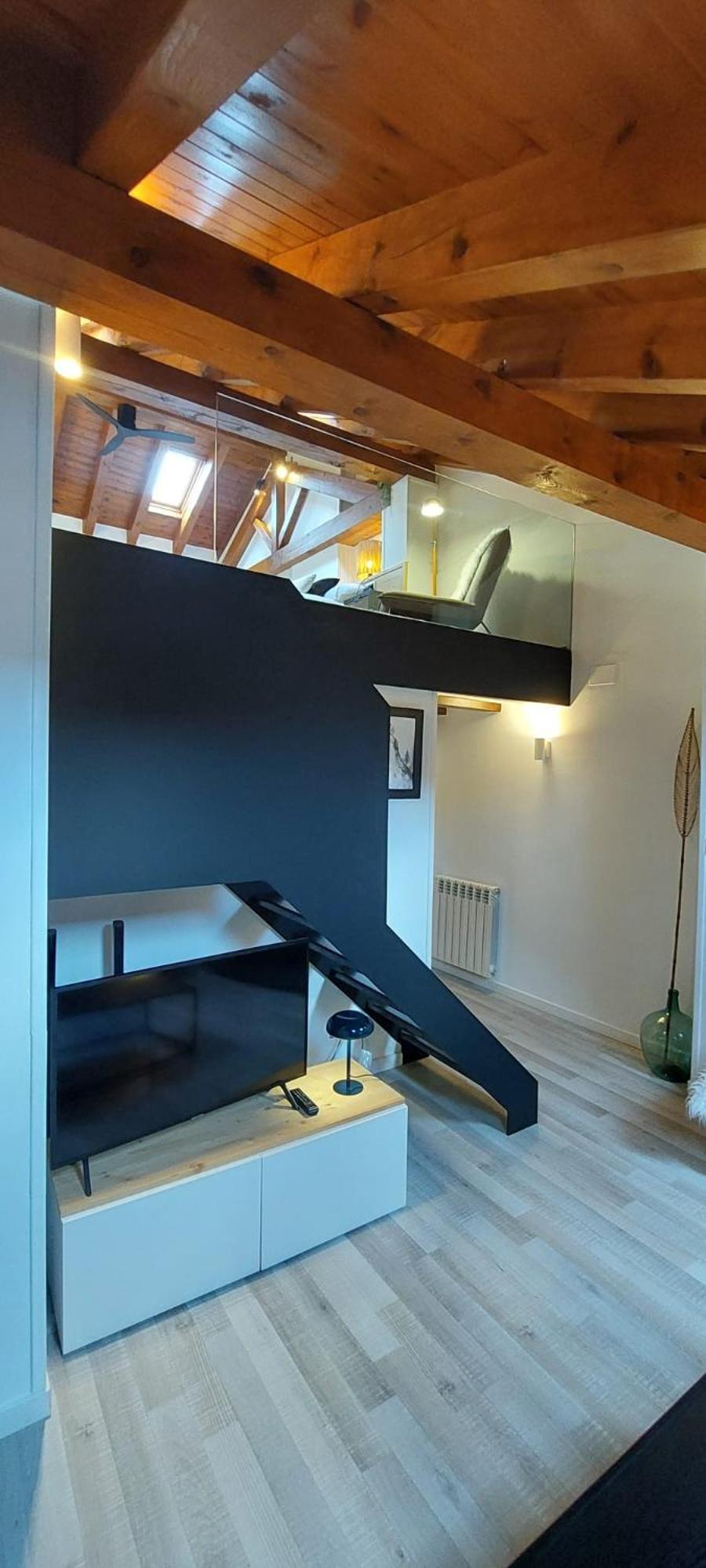 Lo Attic Apartment